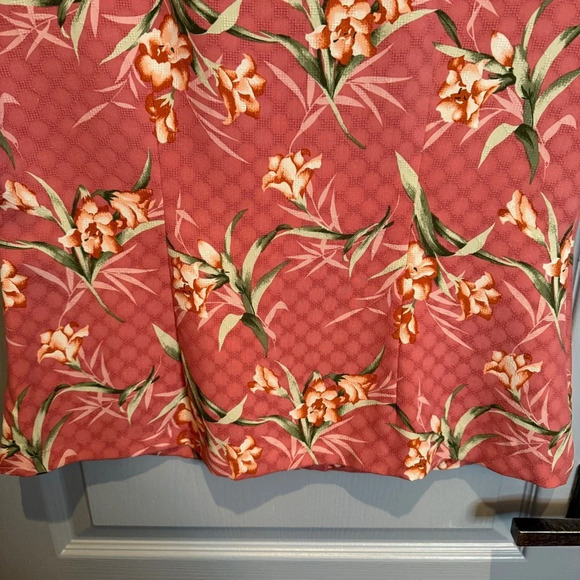 Hilo Hattie 100% Silk Button Up Shirt Size 10 Women's Pink Floral Hawaiian Beach - Picture 8 of 11